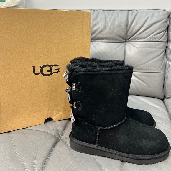 UGG BOW KNIT BLACK SUEDE FUR BOOTS Big kid size ，size EU ：36